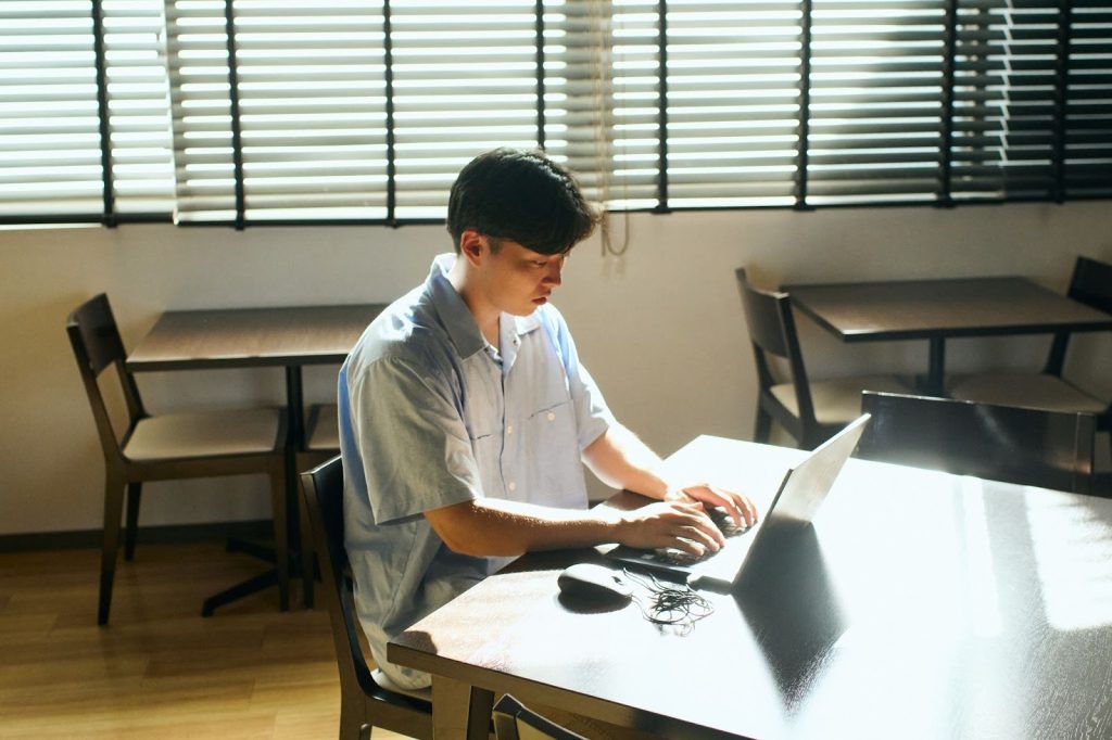 食堂横のラウンジスペース