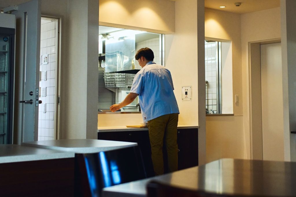 朝夕食事が提供される